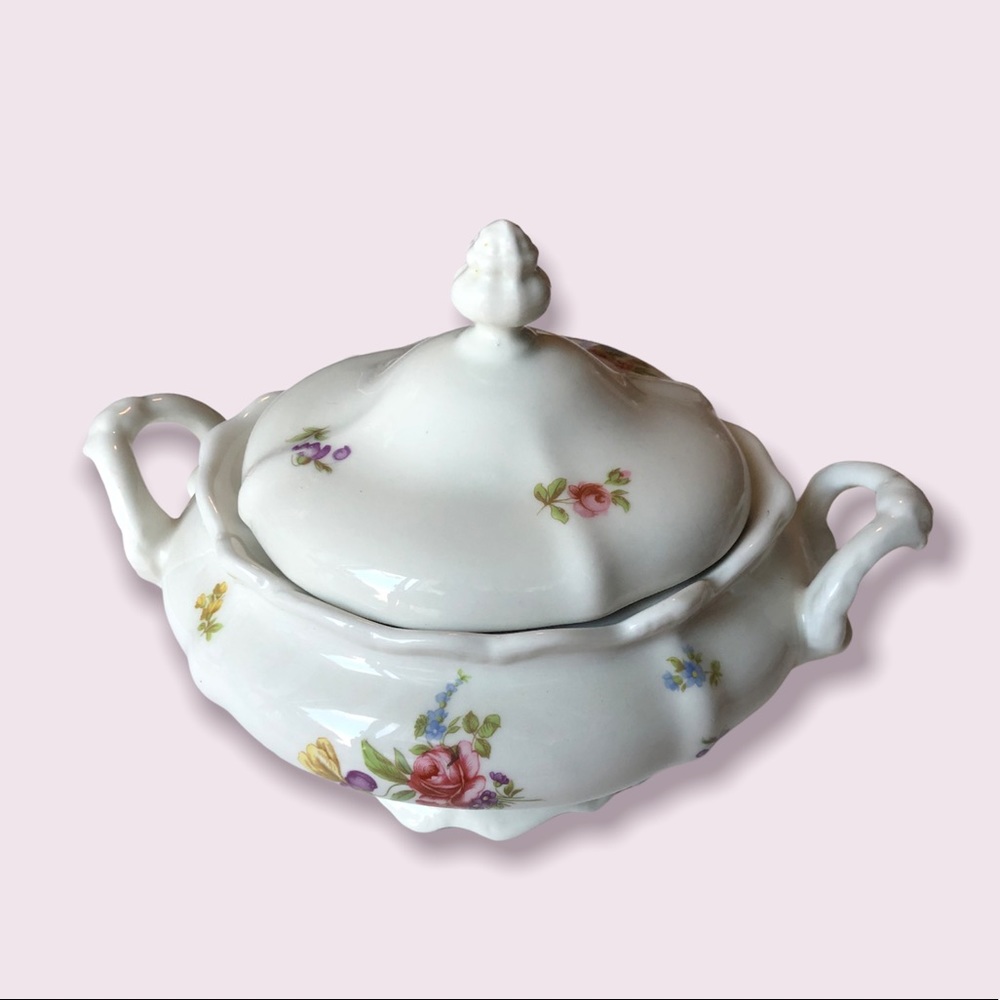 Huguenot Fine China Food Holder with Lid - Picture 1 of 12
